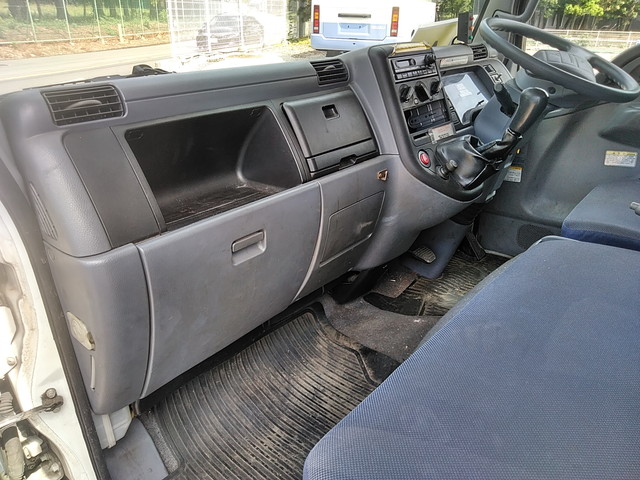 三菱ふそうキャンターアルミバン小型（2t・3t）[写真30]