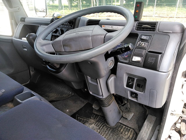 三菱ふそうキャンターアルミバン小型（2t・3t）[写真31]