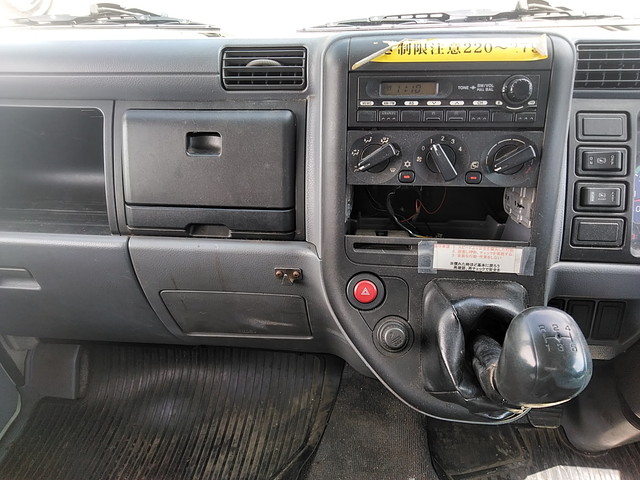 三菱ふそうキャンターアルミバン小型（2t・3t）[写真32]