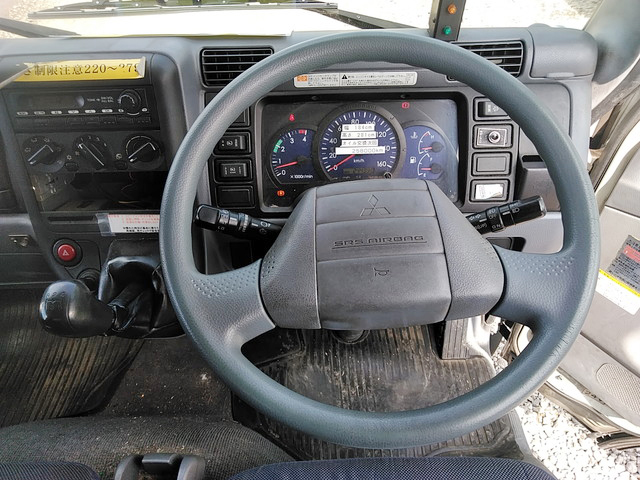 三菱ふそうキャンターアルミバン小型（2t・3t）[写真33]