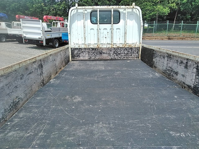 三菱ふそうキャンター平ボディ小型（2t・3t）[写真11]