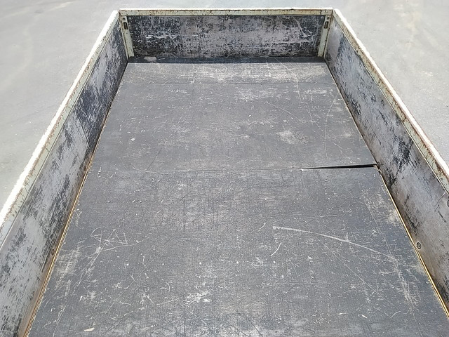 三菱ふそうキャンター平ボディ小型（2t・3t）[写真12]