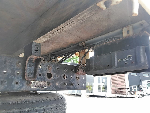 三菱ふそうキャンター平ボディ小型（2t・3t）[写真19]