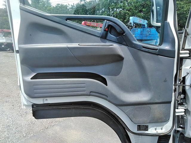 三菱ふそうキャンター平ボディ小型（2t・3t）[写真29]