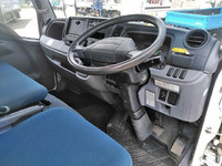 三菱ふそうキャンター平ボディ小型（2t・3t）[写真32]
