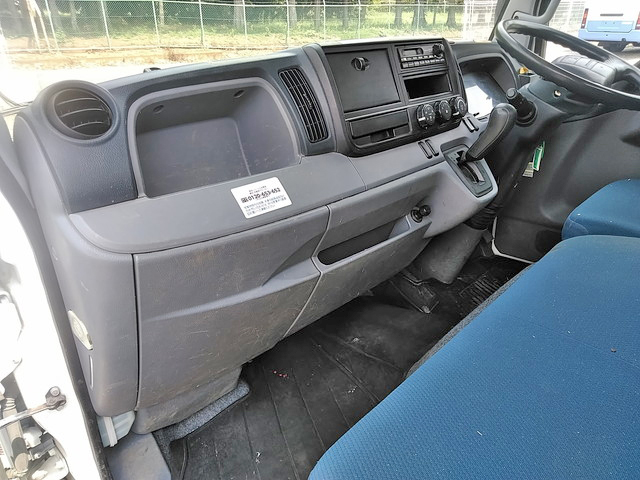 三菱ふそうキャンター平ボディ小型（2t・3t）[写真34]