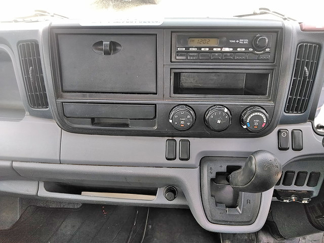 三菱ふそうキャンター平ボディ小型（2t・3t）[写真37]