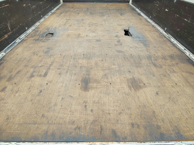 三菱ふそうキャンター平ボディ小型（2t・3t）[写真13]