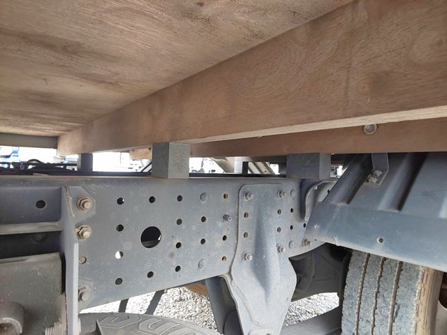 三菱ふそうキャンター平ボディ小型（2t・3t）[写真24]