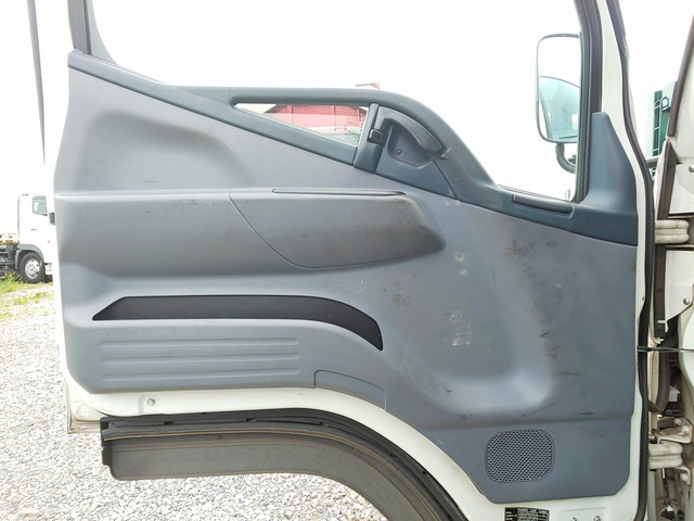 三菱ふそうキャンター平ボディ小型（2t・3t）[写真29]