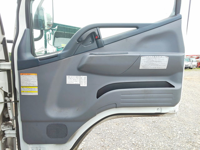 三菱ふそうキャンター平ボディ小型（2t・3t）[写真30]