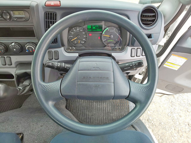 三菱ふそうキャンター平ボディ小型（2t・3t）[写真36]