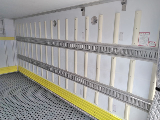 三菱ふそうキャンター冷凍車（冷蔵車）小型（2t・3t）[写真14]