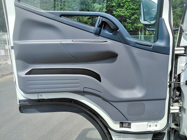 三菱ふそうキャンター冷凍車（冷蔵車）小型（2t・3t）[写真31]