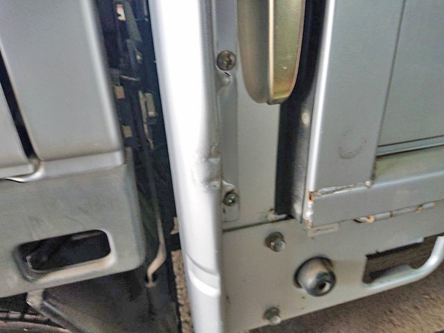 三菱ふそうキャンター平ボディ小型（2t・3t）[写真12]