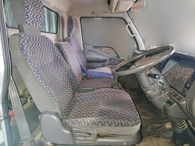 三菱ふそうキャンター平ボディ小型（2t・3t）[写真26]