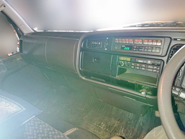 三菱ふそうキャンター平ボディ小型（2t・3t）[写真27]