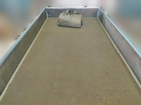 三菱ふそうキャンター平ボディ小型（2t・3t）[写真09]