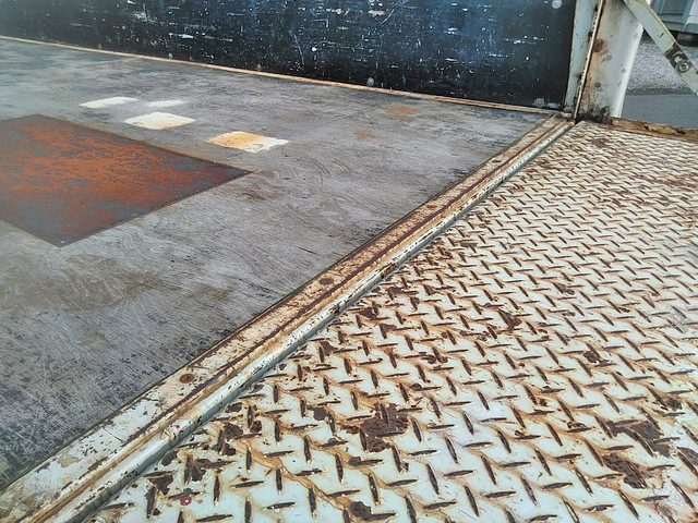 三菱ふそうキャンターダブルキャブ（Wキャブ）小型（2t・3t）[写真11]