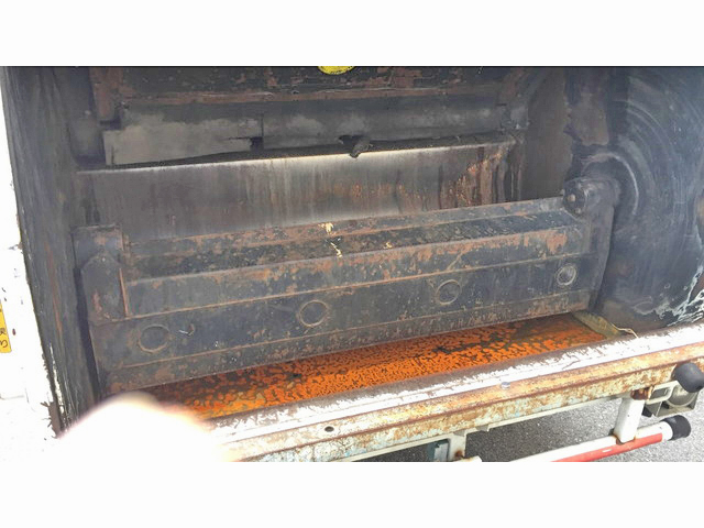 三菱ふそうキャンターパッカー車（塵芥車）小型（2t・3t）[写真09]