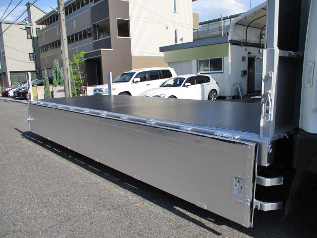 三菱ふそうファイターアルミブロック中型（4t）[写真14]