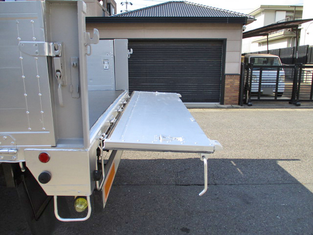 三菱ふそうファイターアルミブロック中型（4t）[写真19]