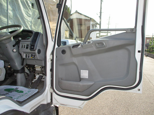 三菱ふそうファイターアルミブロック中型（4t）[写真29]