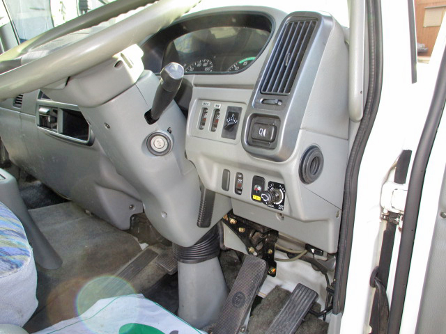 三菱ふそうファイターアルミブロック中型（4t）[写真38]