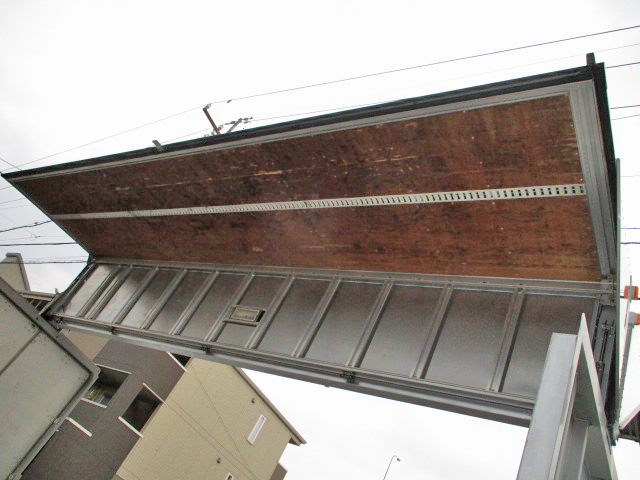 日野レンジャーアルミウイング中型（4t）[写真18]