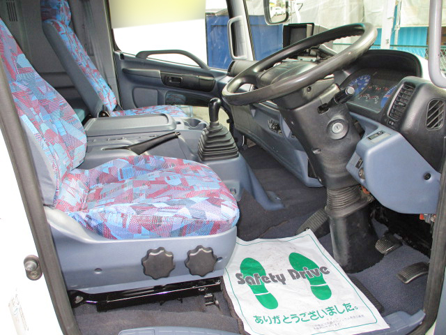 日野レンジャーアルミウイング中型（4t）[写真32]