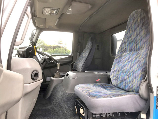 三菱ふそうファイターアルミウイング中型（4t）[写真33]