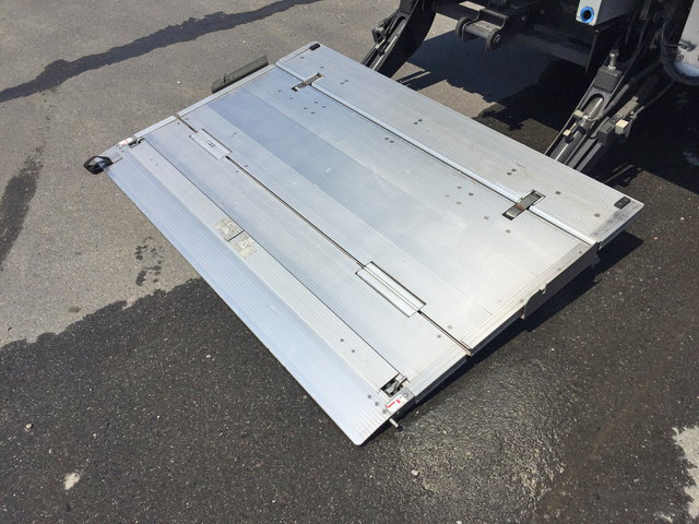 三菱ふそうキャンターアルミバン小型（2t・3t）[写真16]