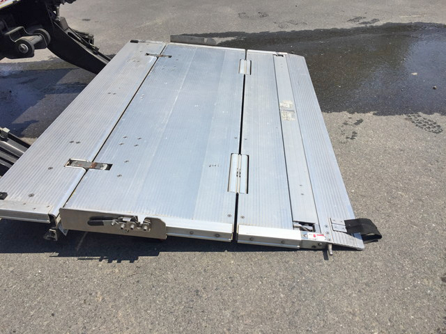 三菱ふそうキャンターアルミバン小型（2t・3t）[写真17]