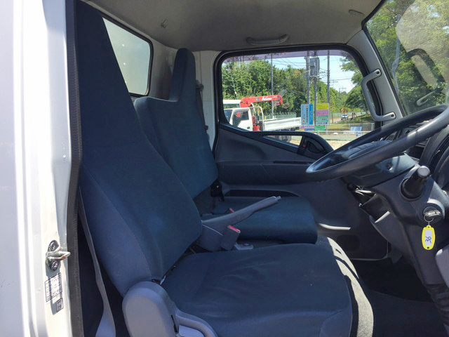 三菱ふそうキャンターアルミバン小型（2t・3t）[写真32]