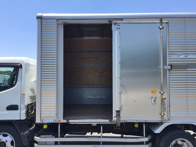 三菱ふそうキャンターアルミバン小型（2t・3t）[写真06]