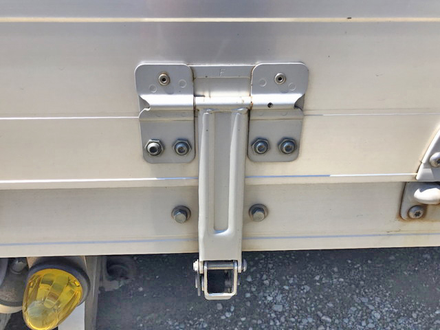 いすゞフォワードアルミウイング中型（4t）[写真11]