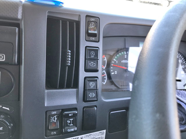 いすゞフォワードアルミウイング中型（4t）[写真33]