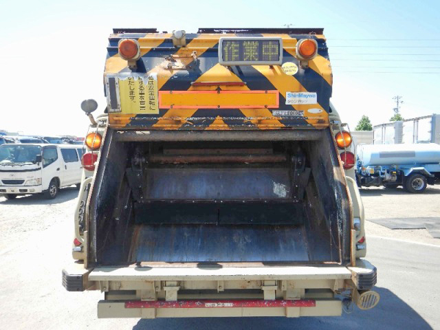 三菱ふそうファイターパッカー車（塵芥車）増トン（6t・8t）[写真08]