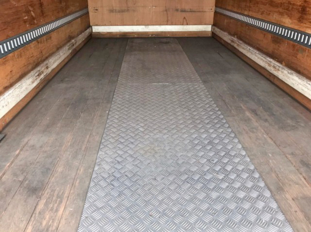 いすゞエルフアルミバン小型（2t・3t）[写真12]