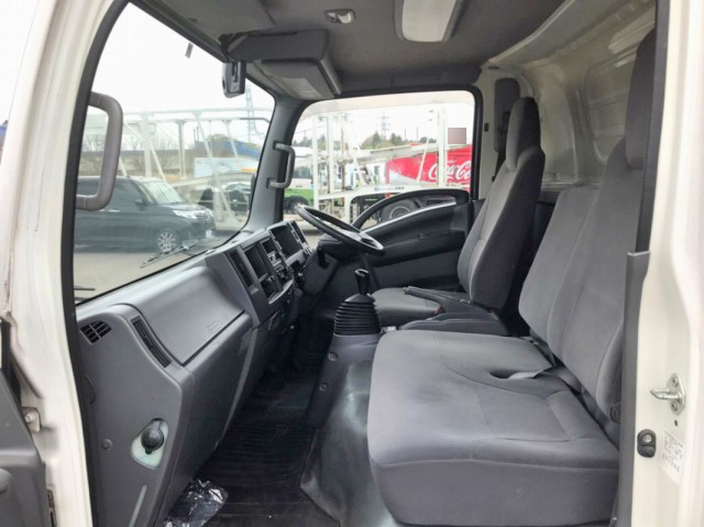 いすゞエルフアルミバン小型（2t・3t）[写真22]