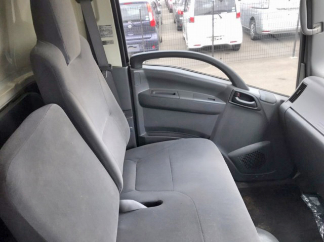 いすゞエルフアルミバン小型（2t・3t）[写真24]