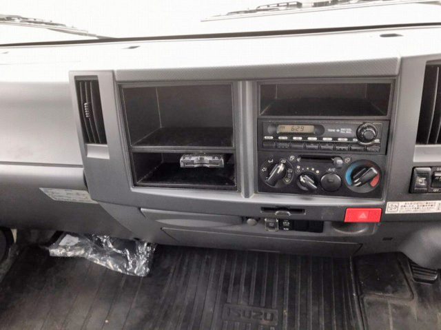 いすゞエルフアルミバン小型（2t・3t）[写真26]