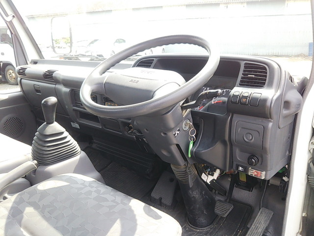 いすゞエルフ平ボディ小型（2t・3t）[写真31]