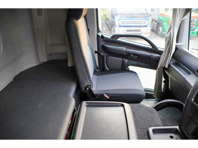 日野プロフィアアルミウイング大型（10t）[写真36]