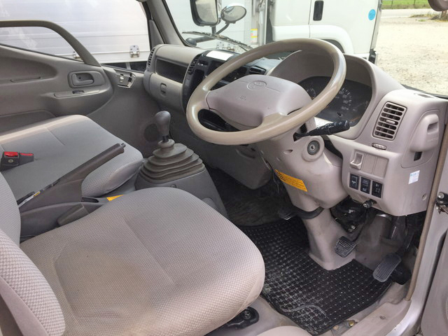 トヨタダイナ幌車小型（2t・3t）[写真32]