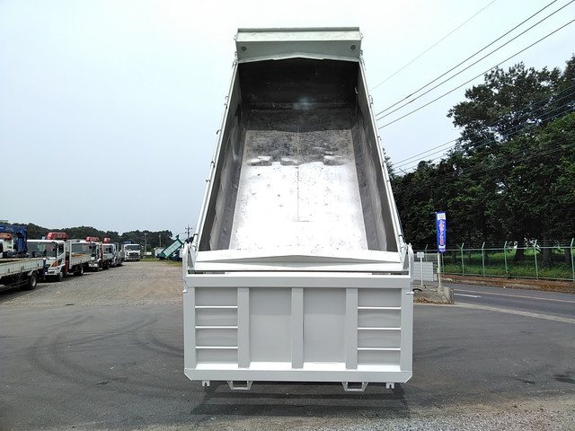 いすゞギガ深ダンプ（土砂禁ダンプ）大型（10t）[写真12]