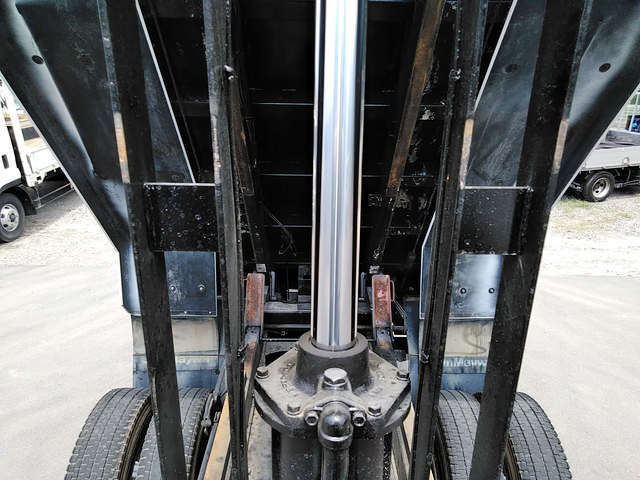 いすゞギガ深ダンプ（土砂禁ダンプ）大型（10t）[写真15]