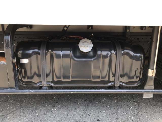 いすゞエルフ冷凍車（冷蔵車）小型（2t・3t）[写真24]