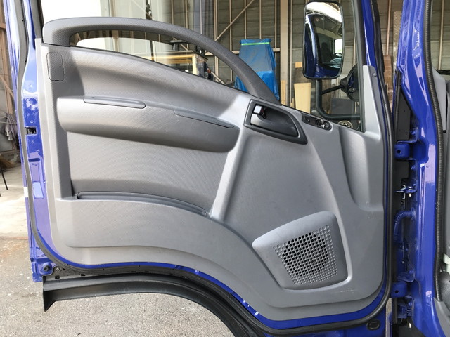 いすゞエルフ冷凍車（冷蔵車）小型（2t・3t）[写真31]