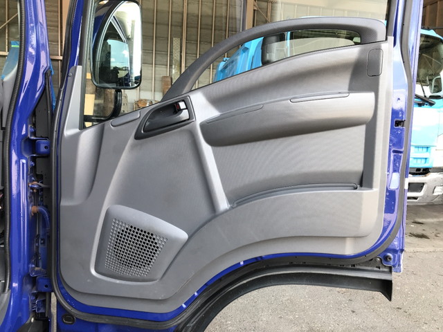 いすゞエルフ冷凍車（冷蔵車）小型（2t・3t）[写真32]